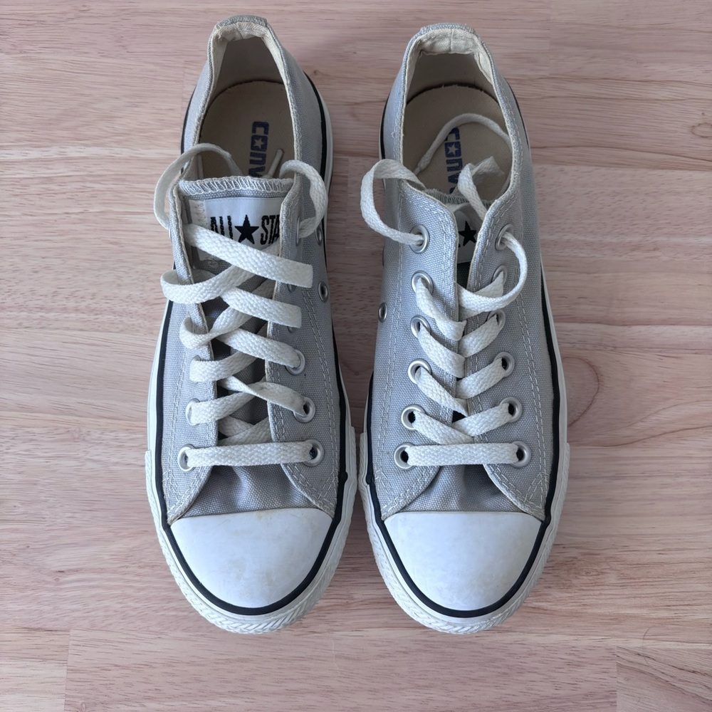 Converse Low Top Sneakers Size 7